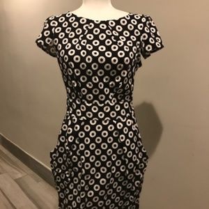 Closet in London B&W circles flap sleeve dress- NWT